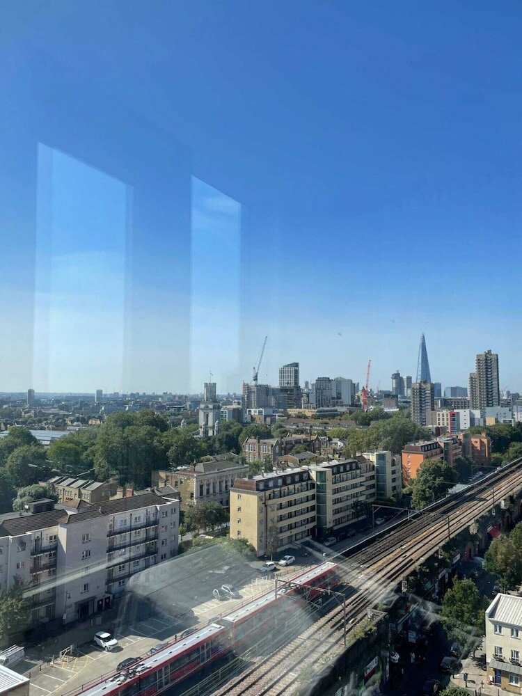 Фото Sleek 2bd Flat W/views of The Shard - Shadwell!