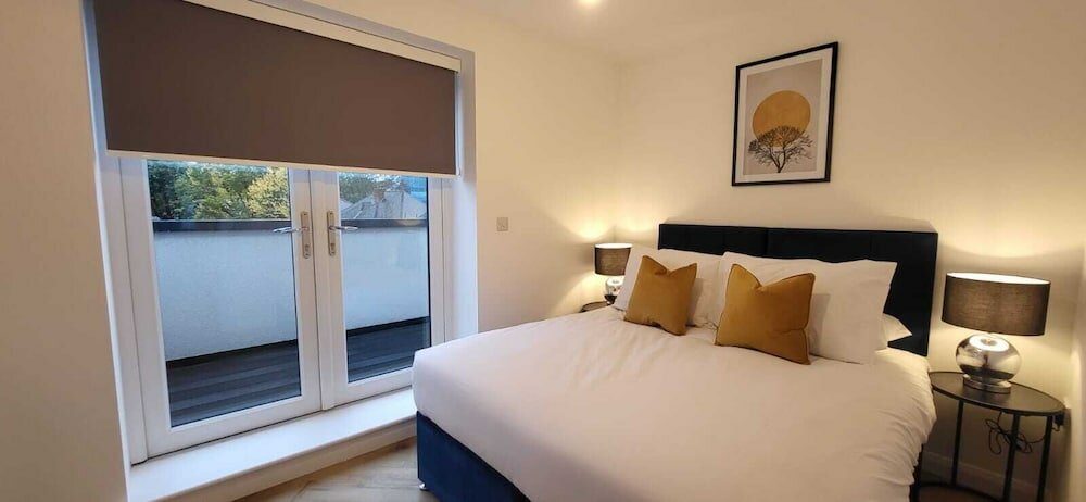 Фото Hybrid Resi - Mitcham