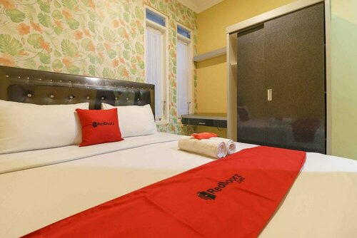 Гостиница RedDoorz Syariah near Jam Gadang Bukittinggi 2 в Провинции Западная Суматра