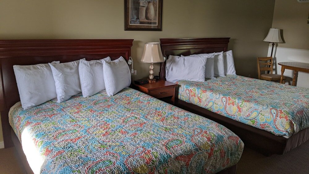 Фото The Meadowlark Inn