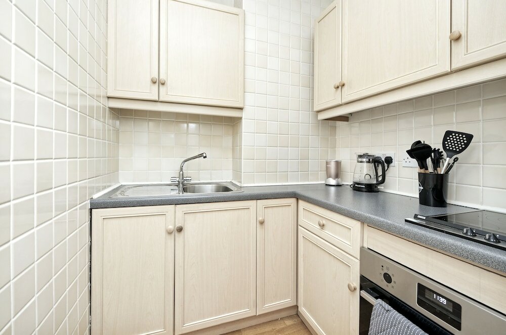 Фото Historic Whitehall Flat in Sw1 by Underthedoormat