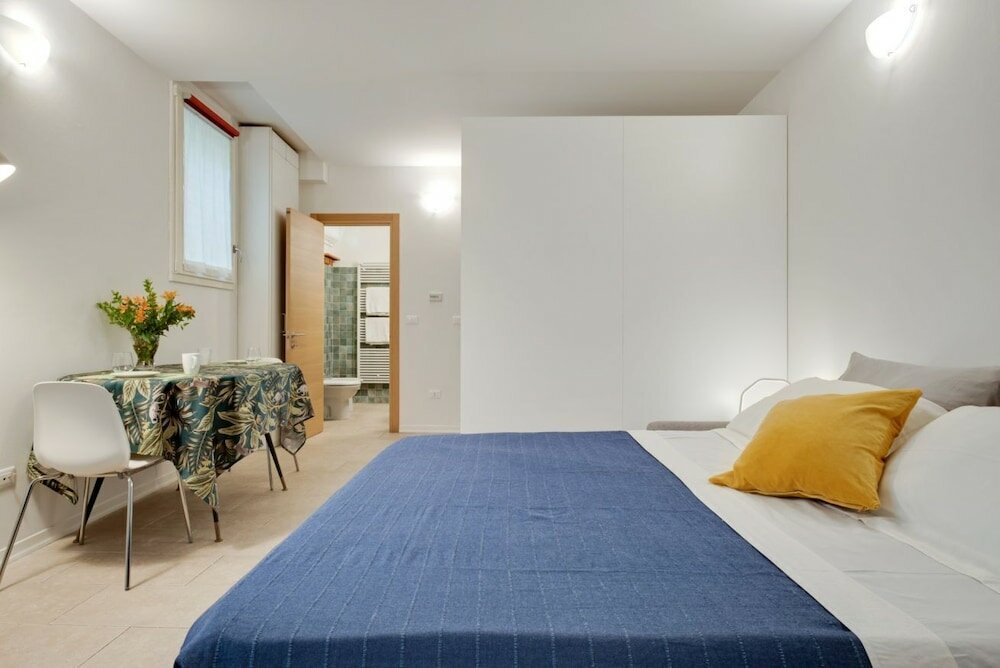 Фото VIA Santo Stefano Secret Garden Apartment