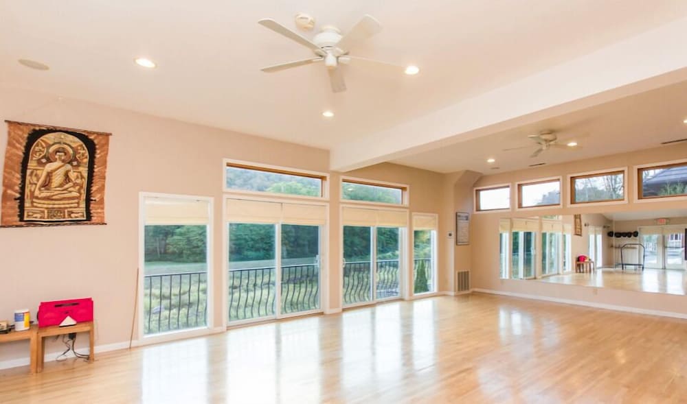 Фото Copperhood Retreat & SPA