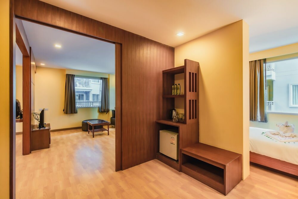 Фото Elite Suites Hotel Patong