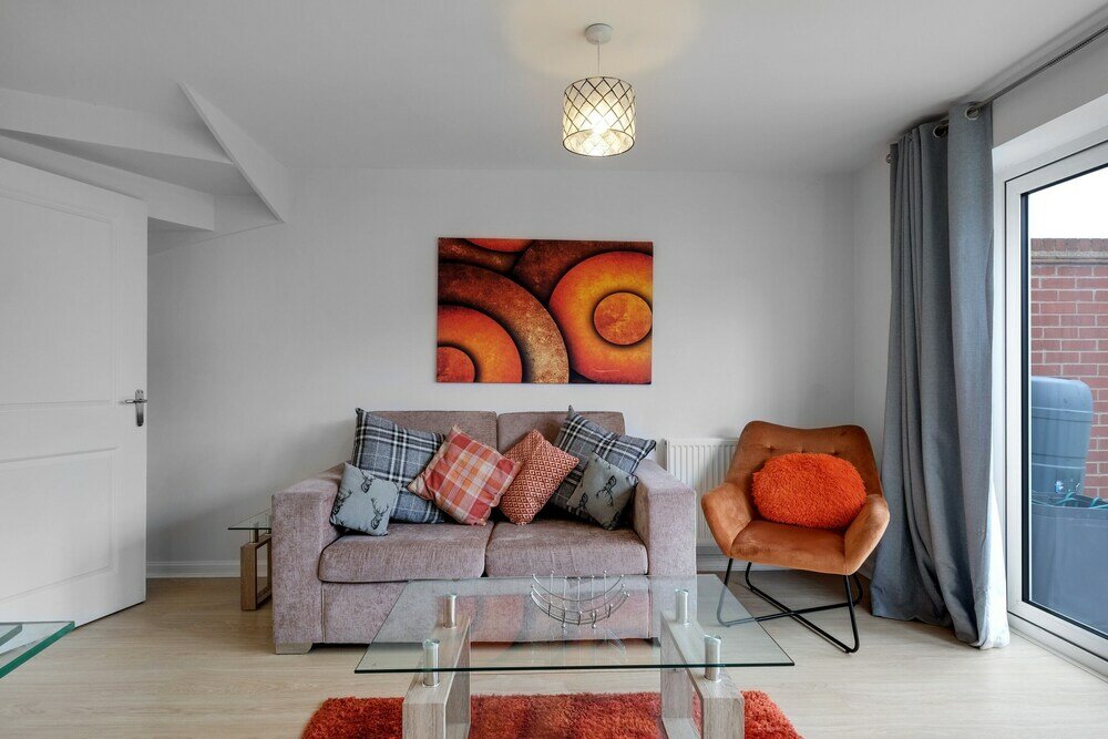 Фото Ferndale Serviced 4 Bedroom 2 Bath House