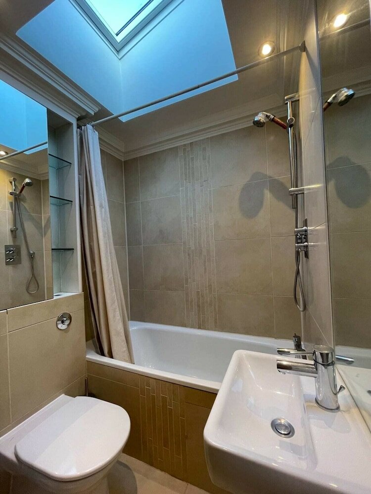 Фото Cute Top Floor Flat - Canonbury!