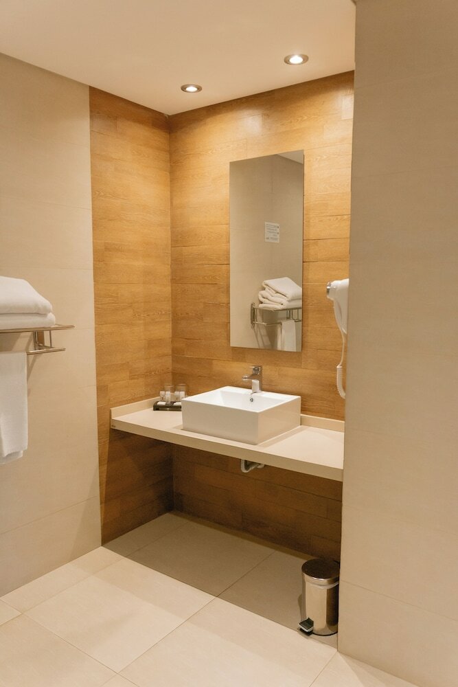 Фото Hotel Plaza Central Canning