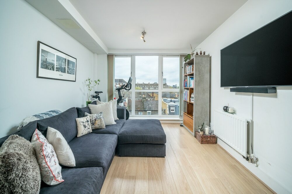Фото Altido Gorgeous 2-Bed Flat W Desk In Wandsworth