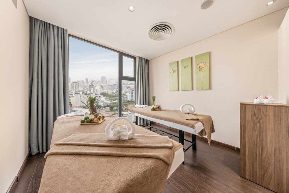 Фото Mangata Beachfront Hotel