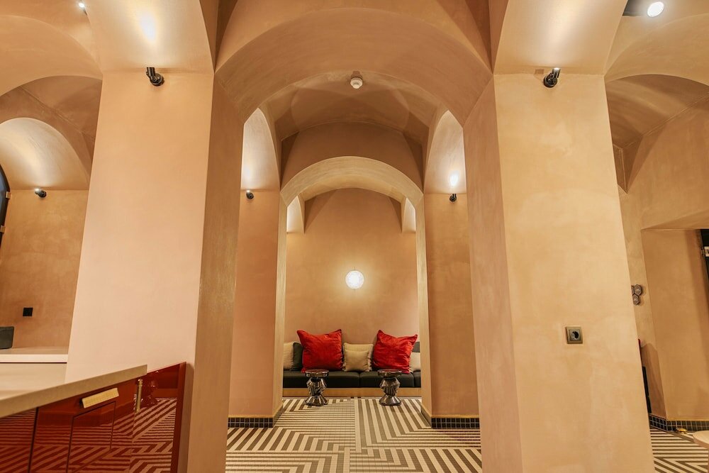 Фото Botaniq Castle of Tura