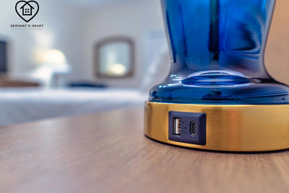 Фото Lakeview Luxury 9 Bedroom & 5 Bathroom w Private Pool