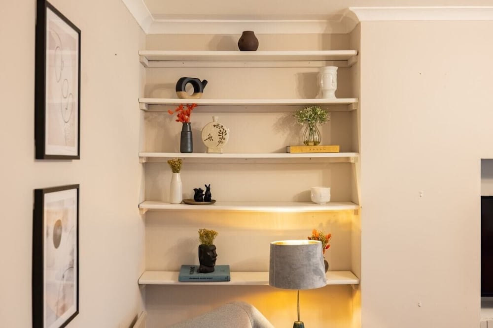 Фото The Richmond Upon Thames Escape - Modern & Bright 2bdr Flat With Parking