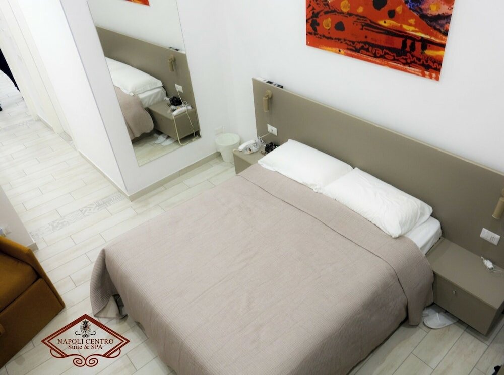 Фото Napoli Centro Suite & SPA