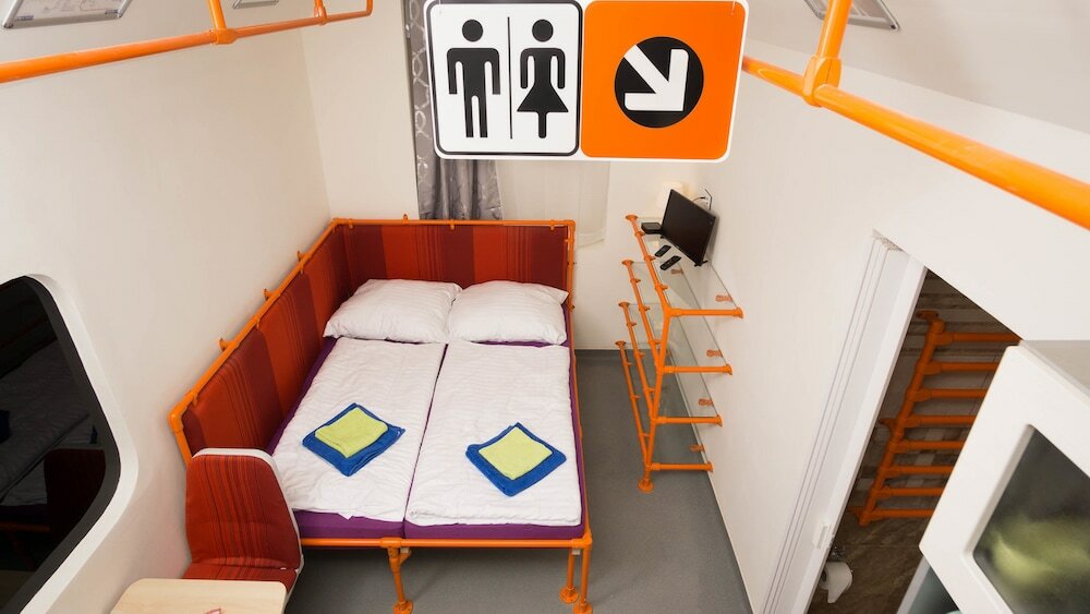 Фото Metro Apartment