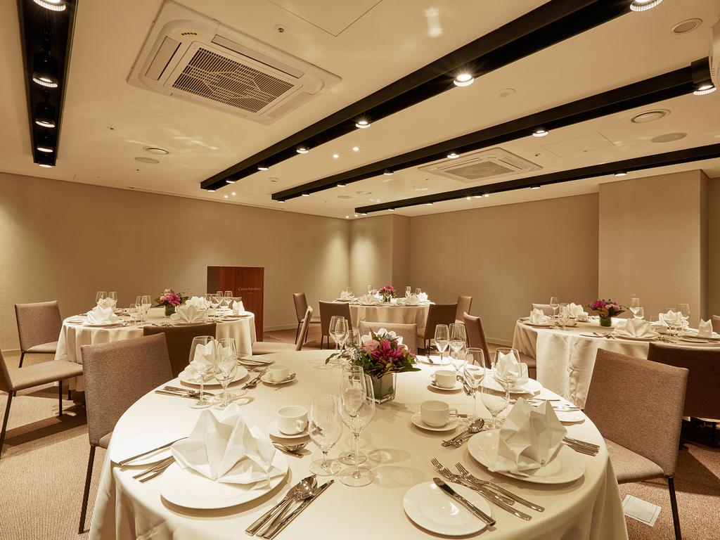 Фото Crown Park Hotel