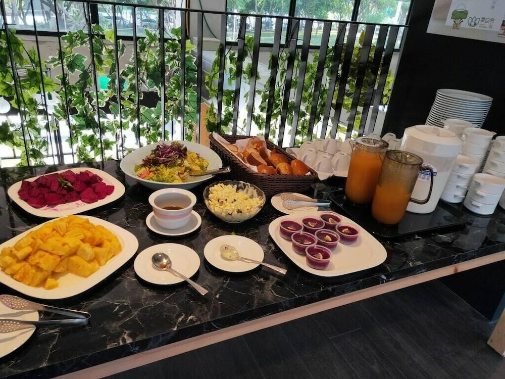 Фото Comin' Place