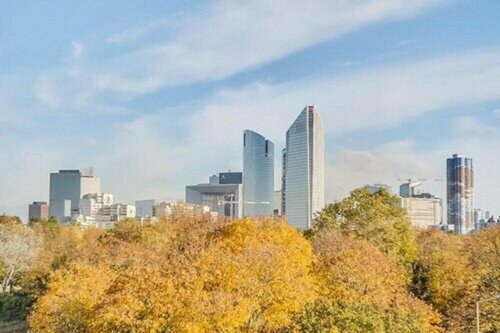 Гостиница L'Amandier в Нантере