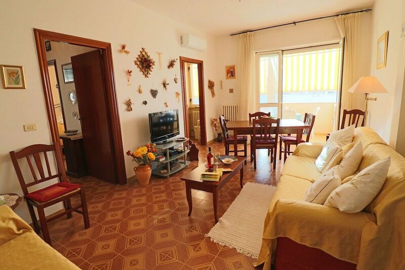 Гостиница Central Apartment On The Beach With Balcony, Wi-fi Air Conditioning Parking