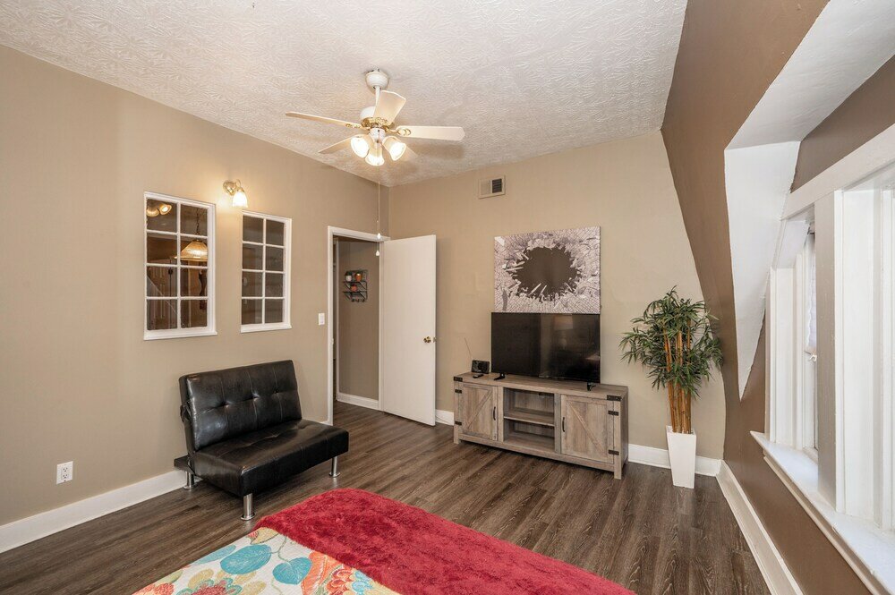 Фото Monmouth Loft 3