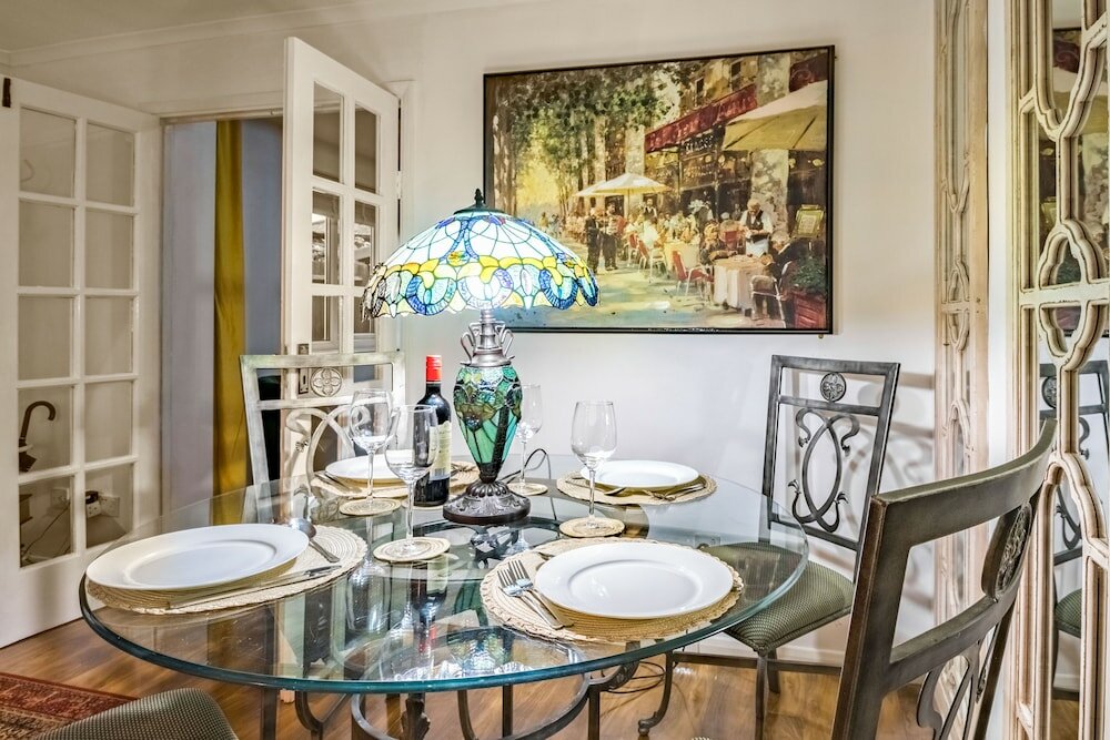 Фото Exclusive Home in Acton by Underthedoormat