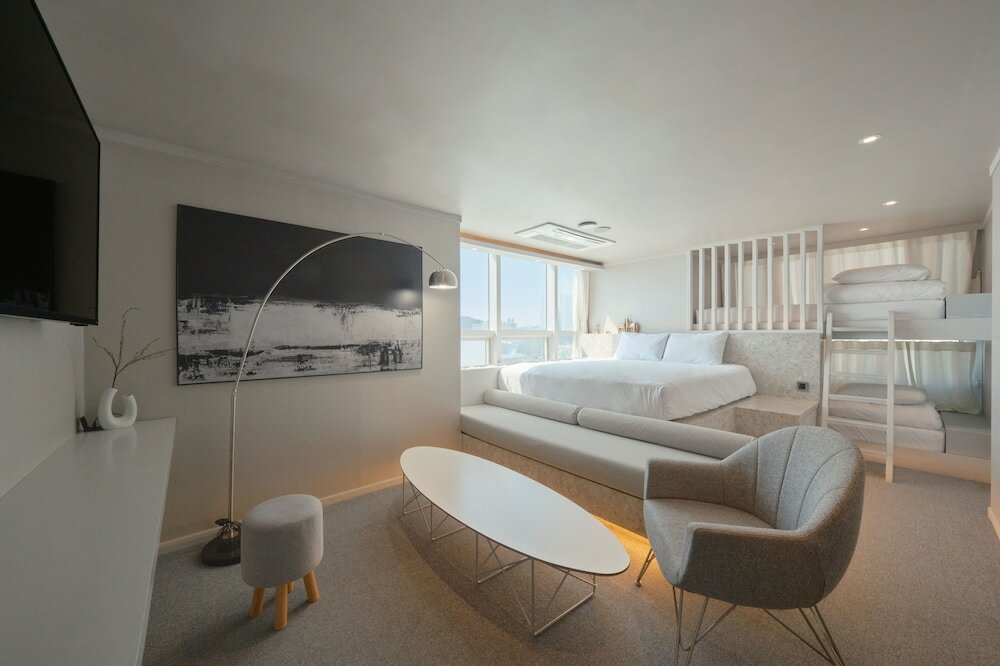 Фото Uh Suite The Haendae