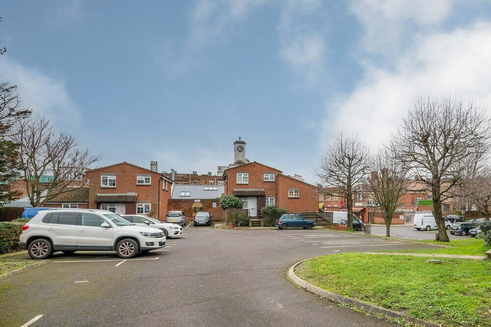 Фото Exclusive Home in Acton by Underthedoormat