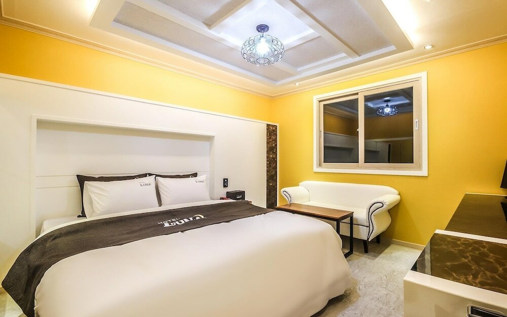 Фото Yeosu Luna Hotel