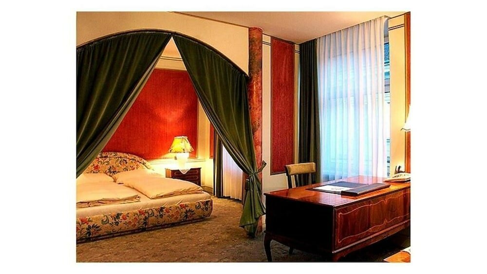 Фото отеля 2