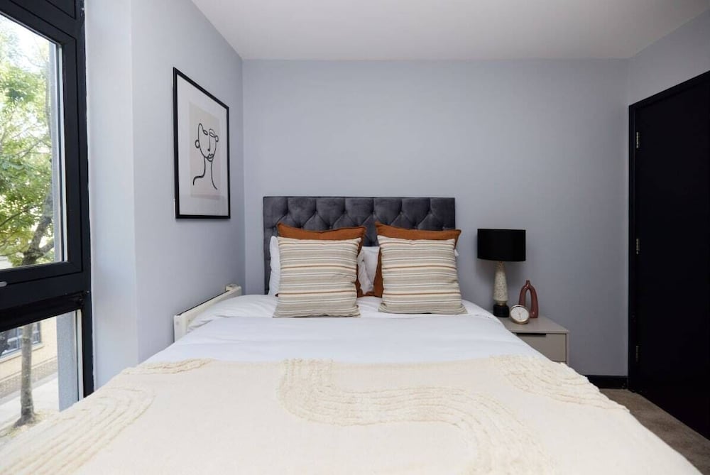 Фото The Whitechapel Place - Stunning 2bdr Flat With Balcony