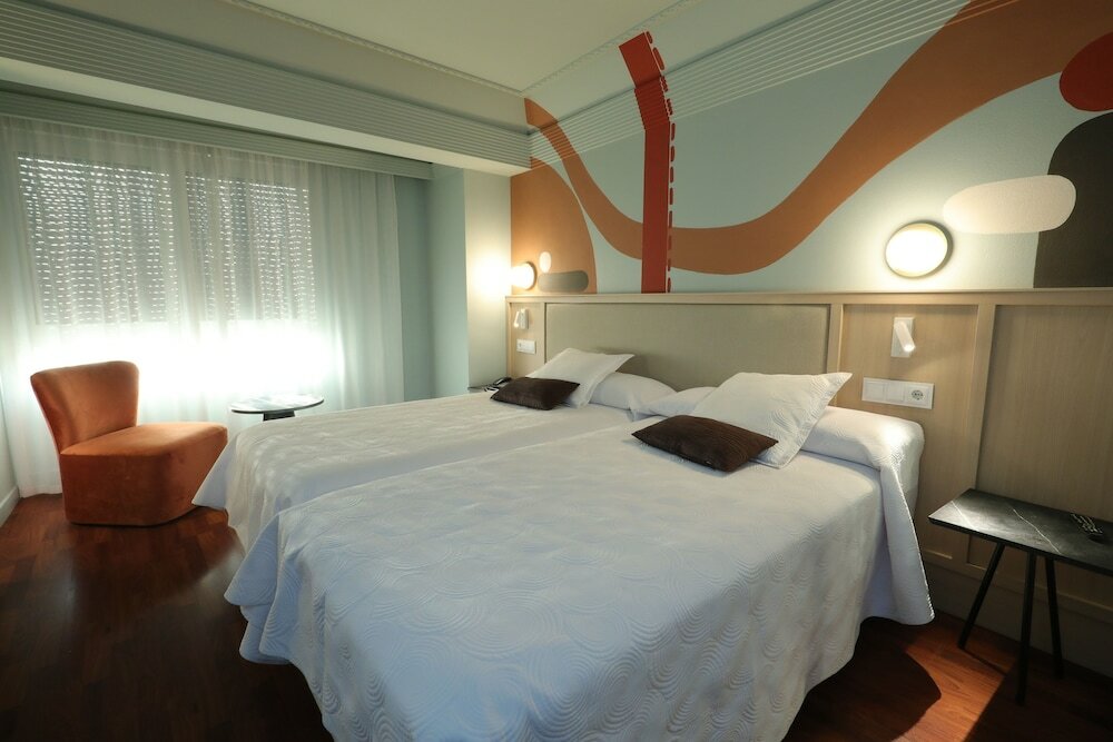 Фото Hotel Corona De Castilla Burgos