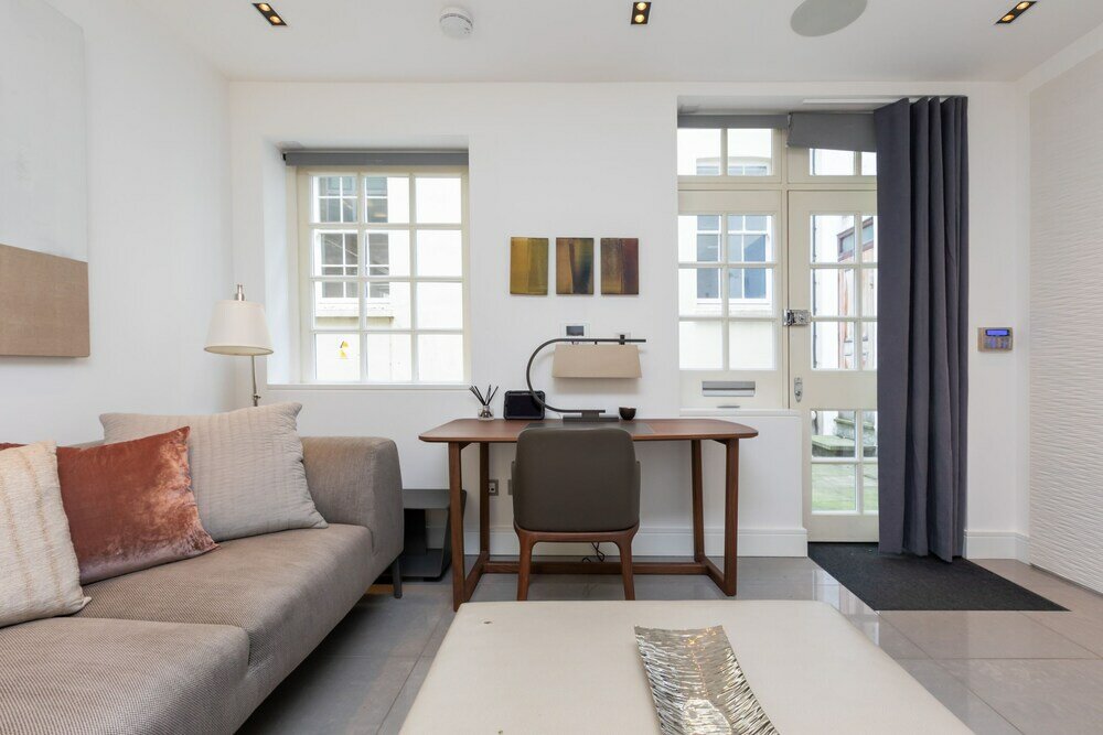 Фото Central and Unique 1 Bedroom Mews House in Mayfair