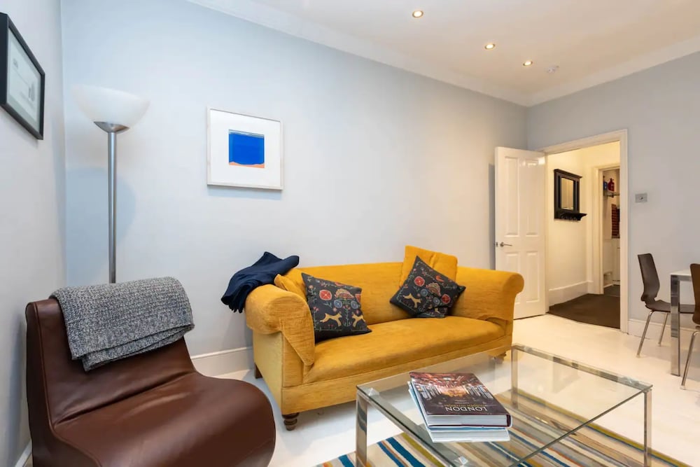 Фото 2 Bedroom 2 Bathroom Victorian Maisonette in Barbican