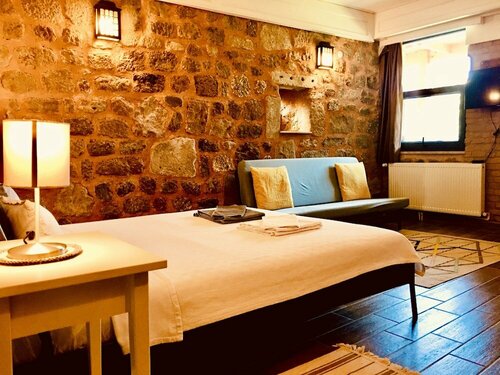 Гостиница Attalos Suites Hotel в Бергаме