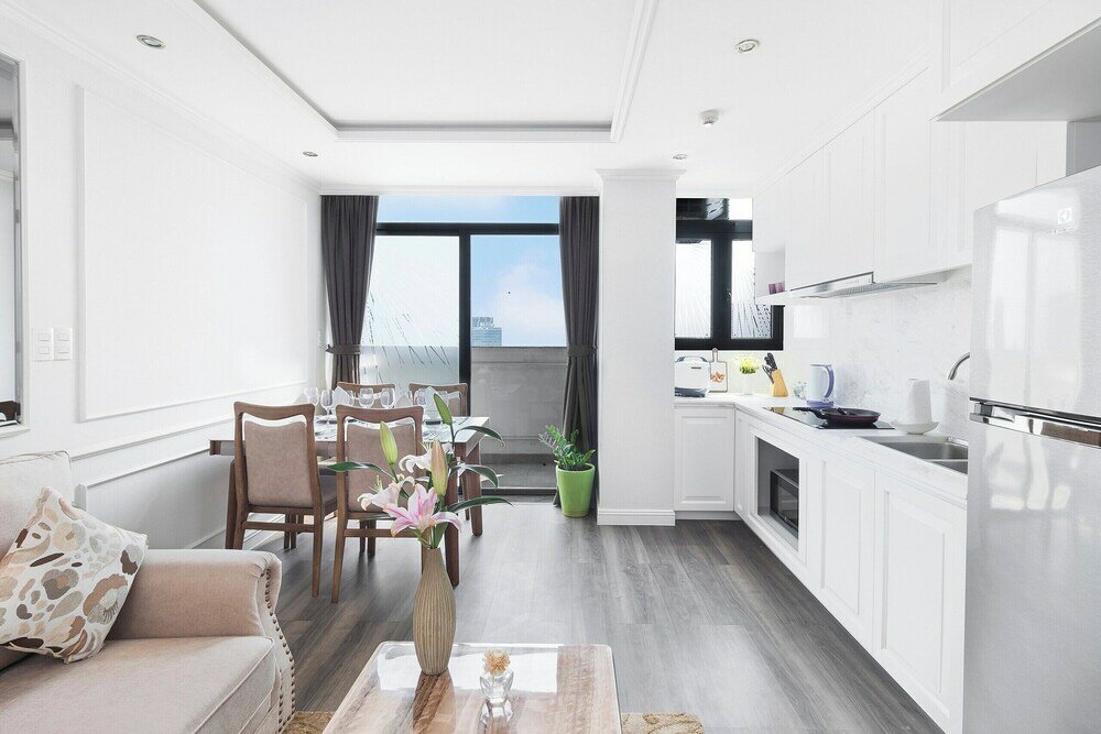 Фото City by night Ben Thanh Apartments