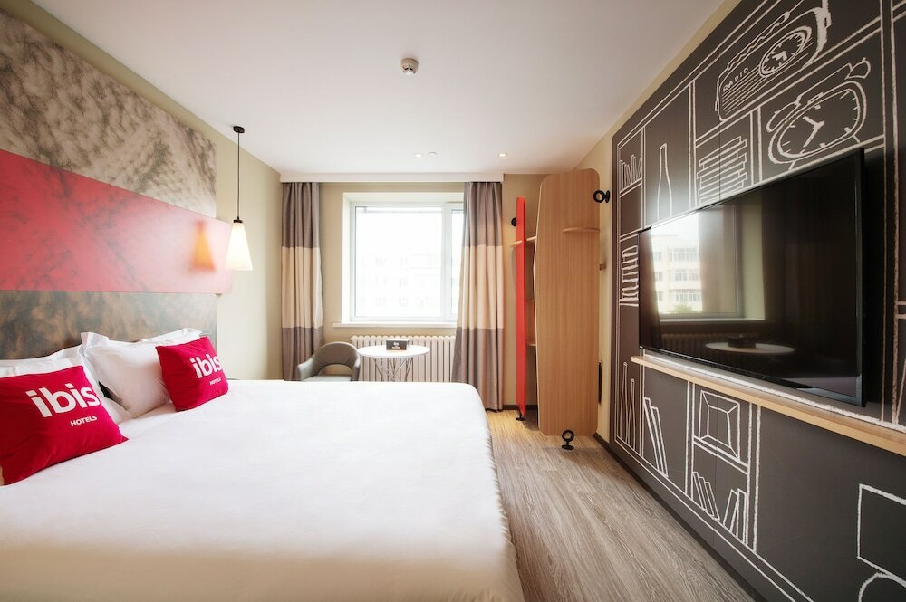 Фото Ibis Harbin West Railway Station Wanda plaza hotel