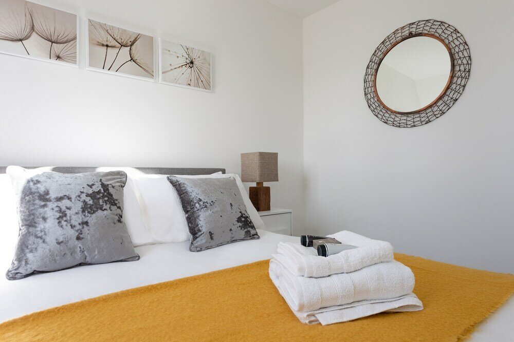 Фото Castle Reach Apartment by Creative Stays