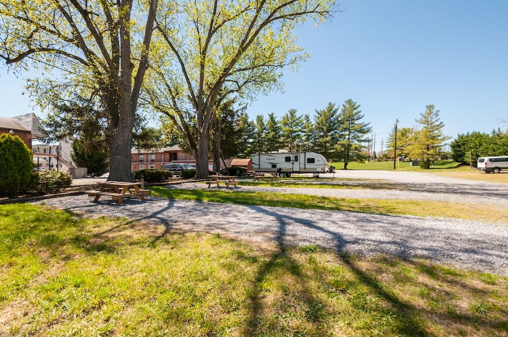 Фото Rodeway Inn & Suites