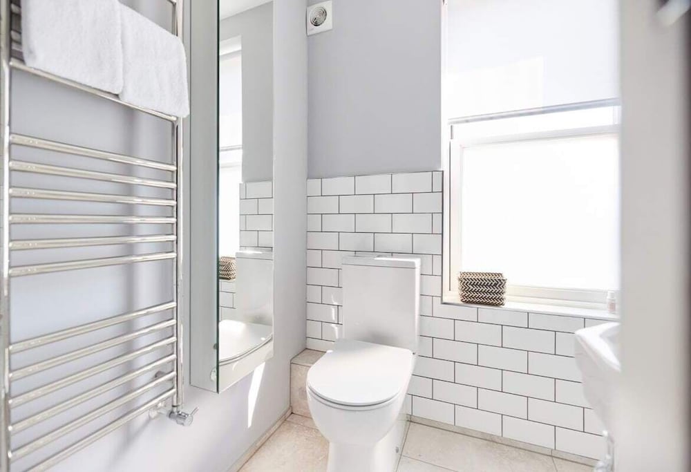 Фото The London Scenery - Classy 2bdr House With Garden