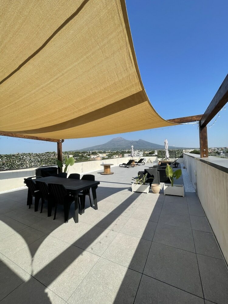 Фото Pompei Window