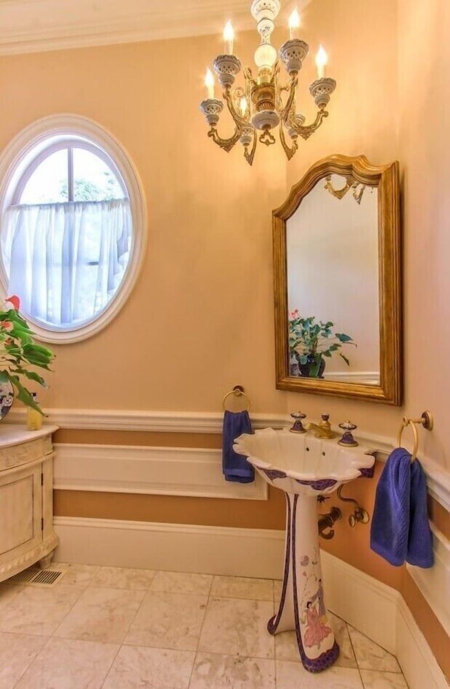 Фото Lx33: Luxury Vacation Villa On Pebble Beach With Pool