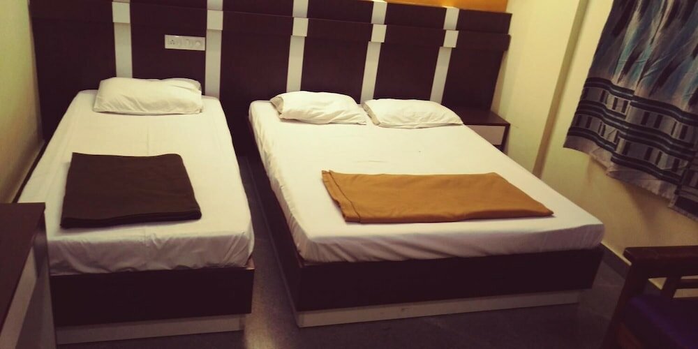 Фото S R Guest House