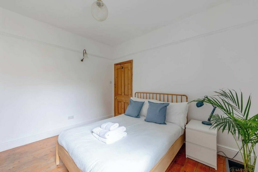 Фото Peaceful & Inviting 2bd House - Shepherd's Bush!