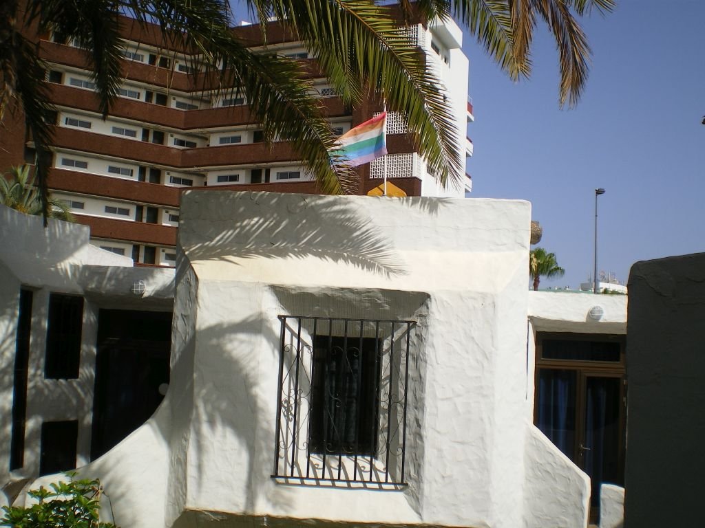 Фото Bungalows Tenesoya - Caters to Gay Men