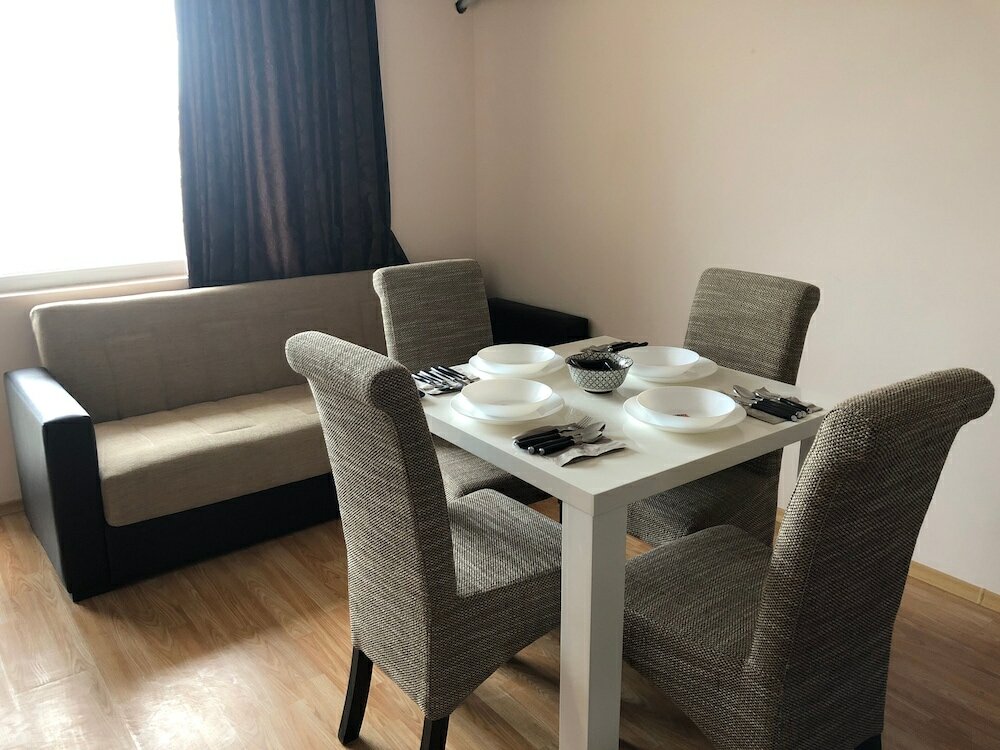 Фото Palace Deluxe Hotel