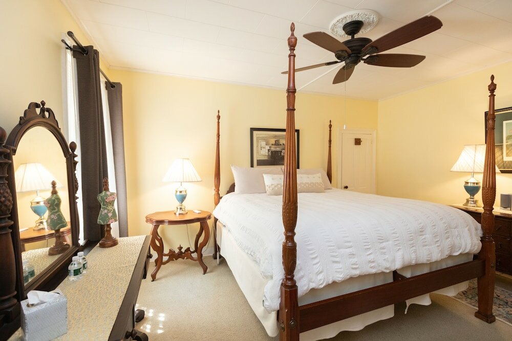 Фото Waybury Inn