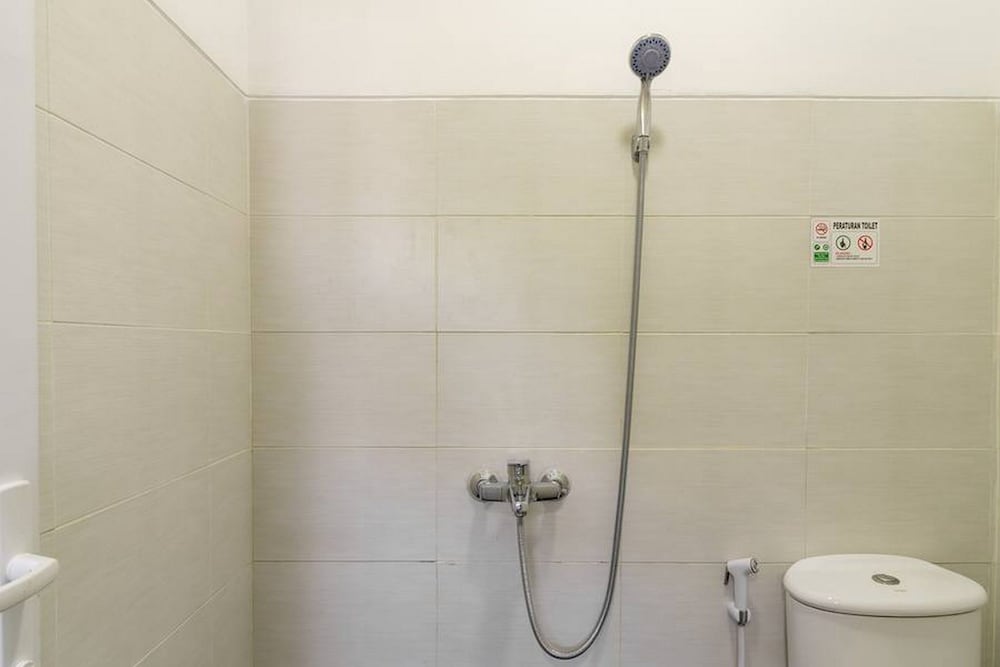 Фото RedDoorz near Plaza Atrium Senen