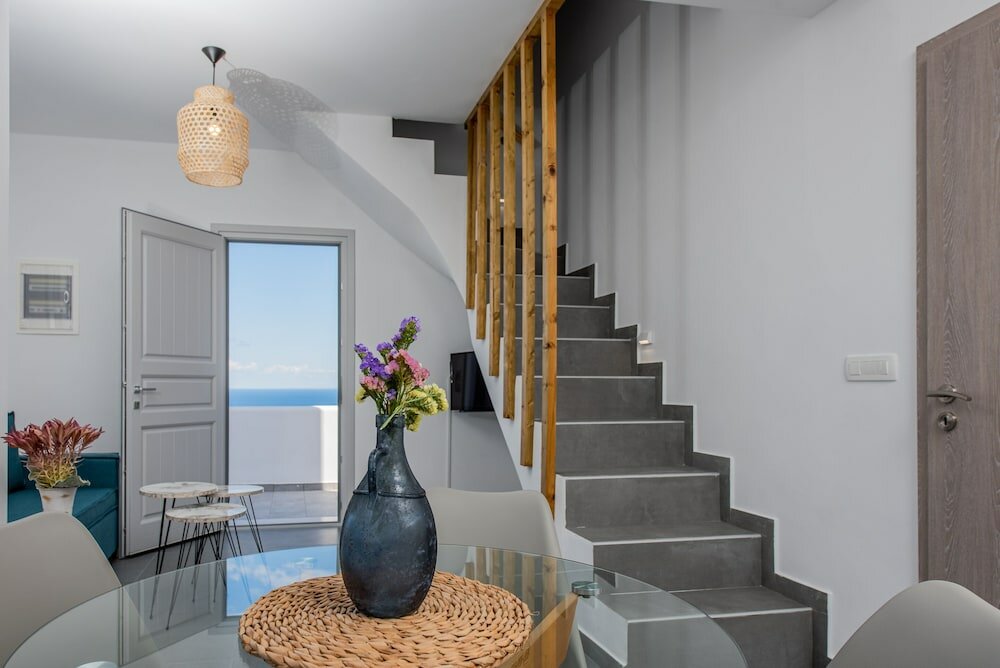 Фото Golden View Jacuzzi Suites