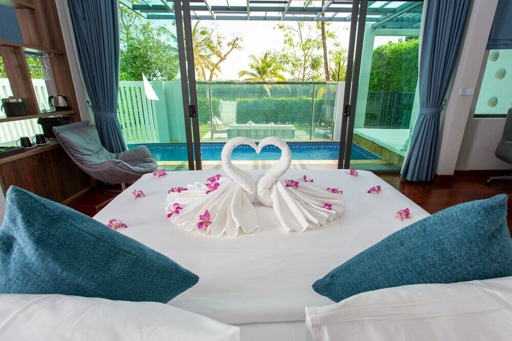 Фото Castle Bayview Resort & SPA