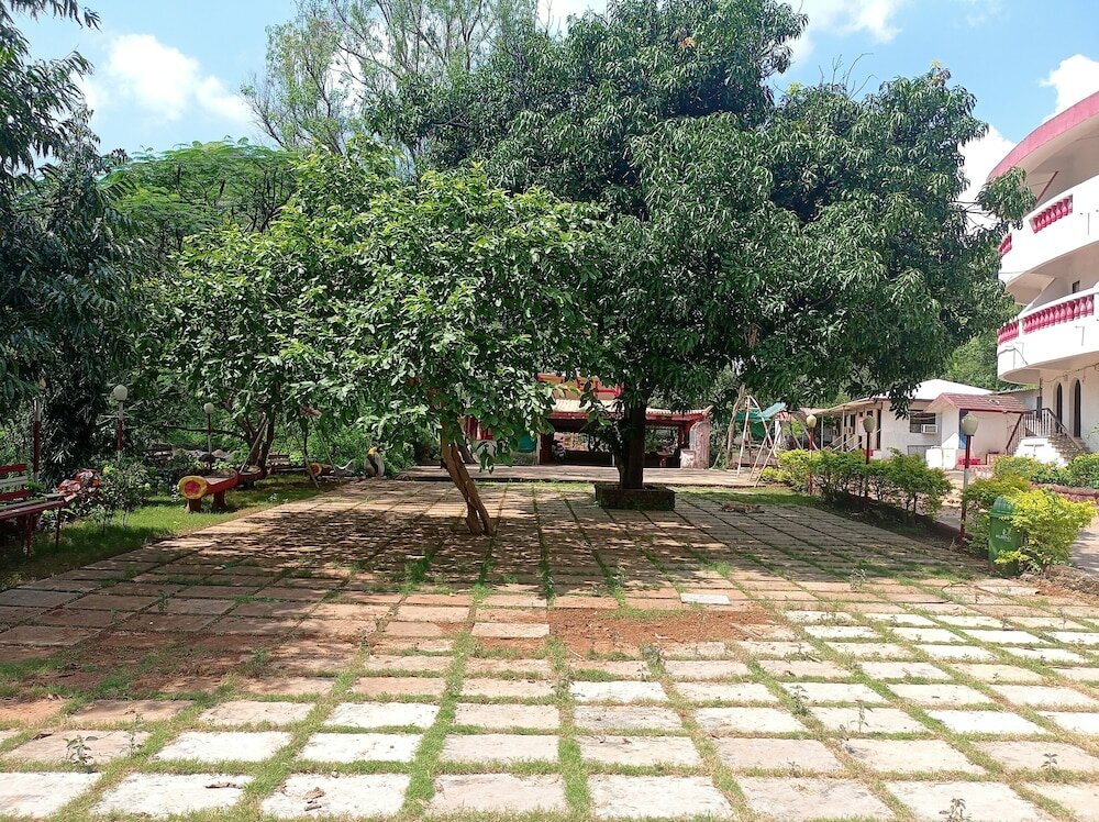 Фото Golden Resort and Farm