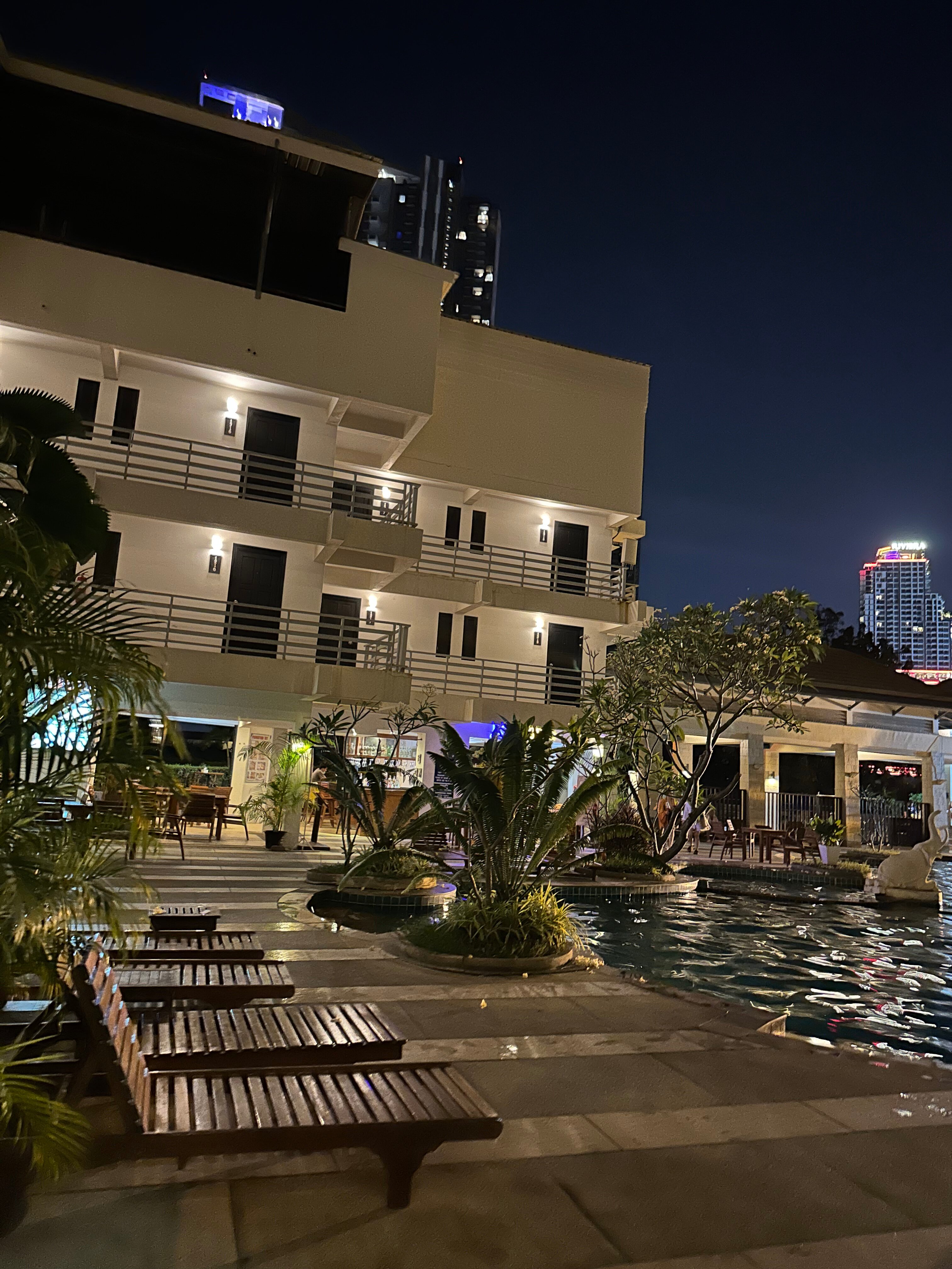 Фото Sea Breeze Jomtien Resort